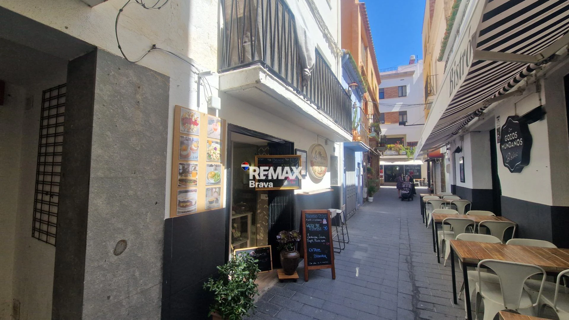 Roses | Edificio con local comercial y 3 viviendas en pleno centro peatonal