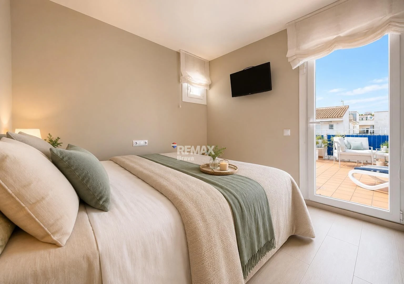 *** Außergewöhnliches Penthouse direkt am Strand in Roses – Direkter Strandzugang ***