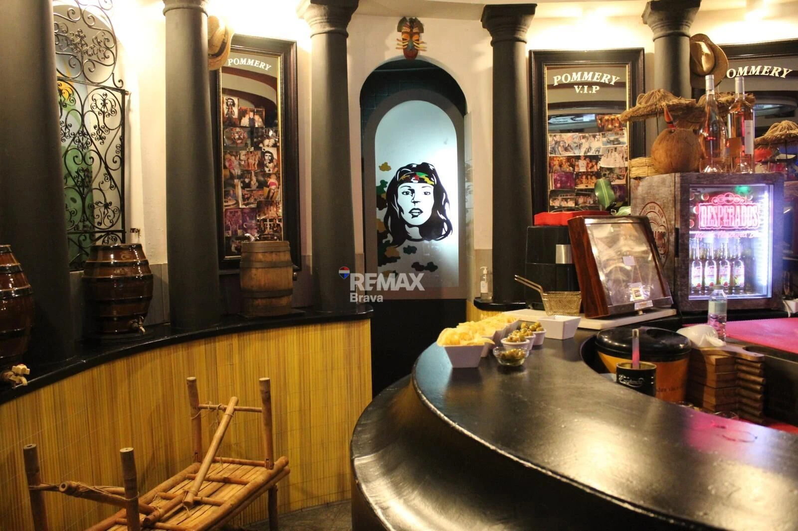 Legendario Coctel Bar de la Costa-Brava, Empuriabrava.