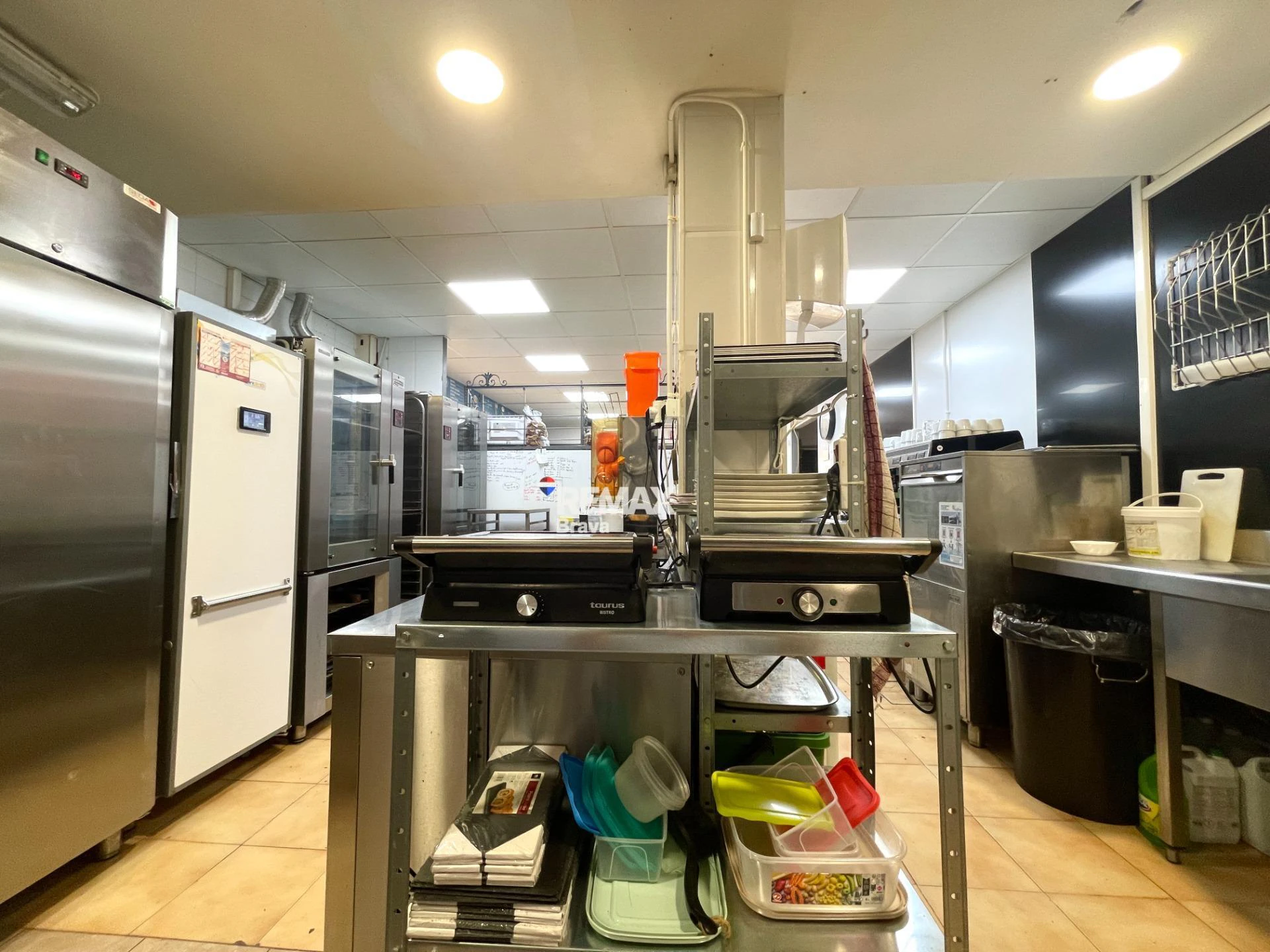 Roses, Santa Margarita: se traspasa una panadería - cafetería en pleno funcionamiento