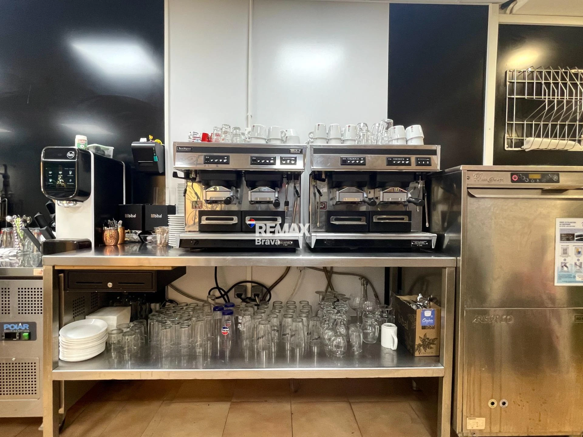 Roses, Santa Margarita: se traspasa una panadería - cafetería en pleno funcionamiento