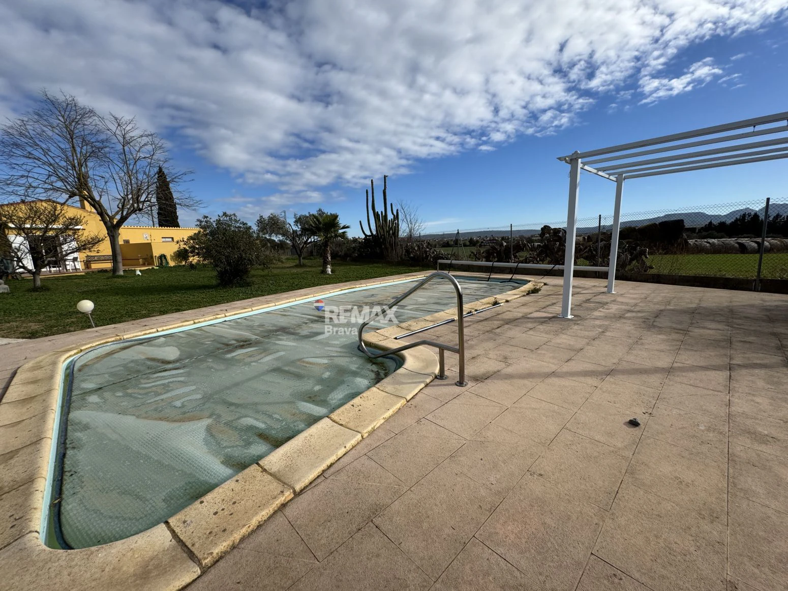 Costa Brava | Albons : Exclusiva finca con piscina, jardín y vivienda independiente para invitados