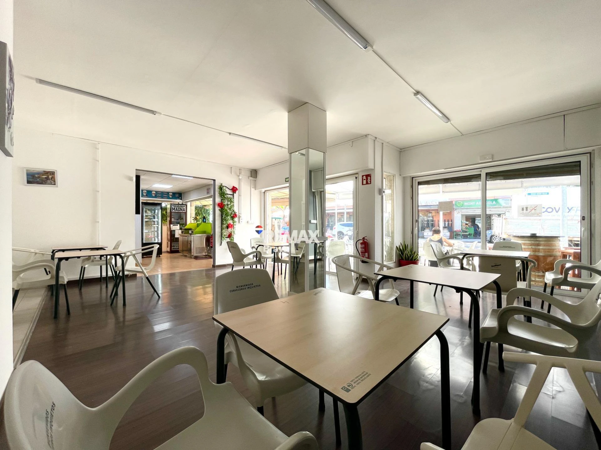 Roses, Santa Margarita: se traspasa una panadería - cafetería en pleno funcionamiento