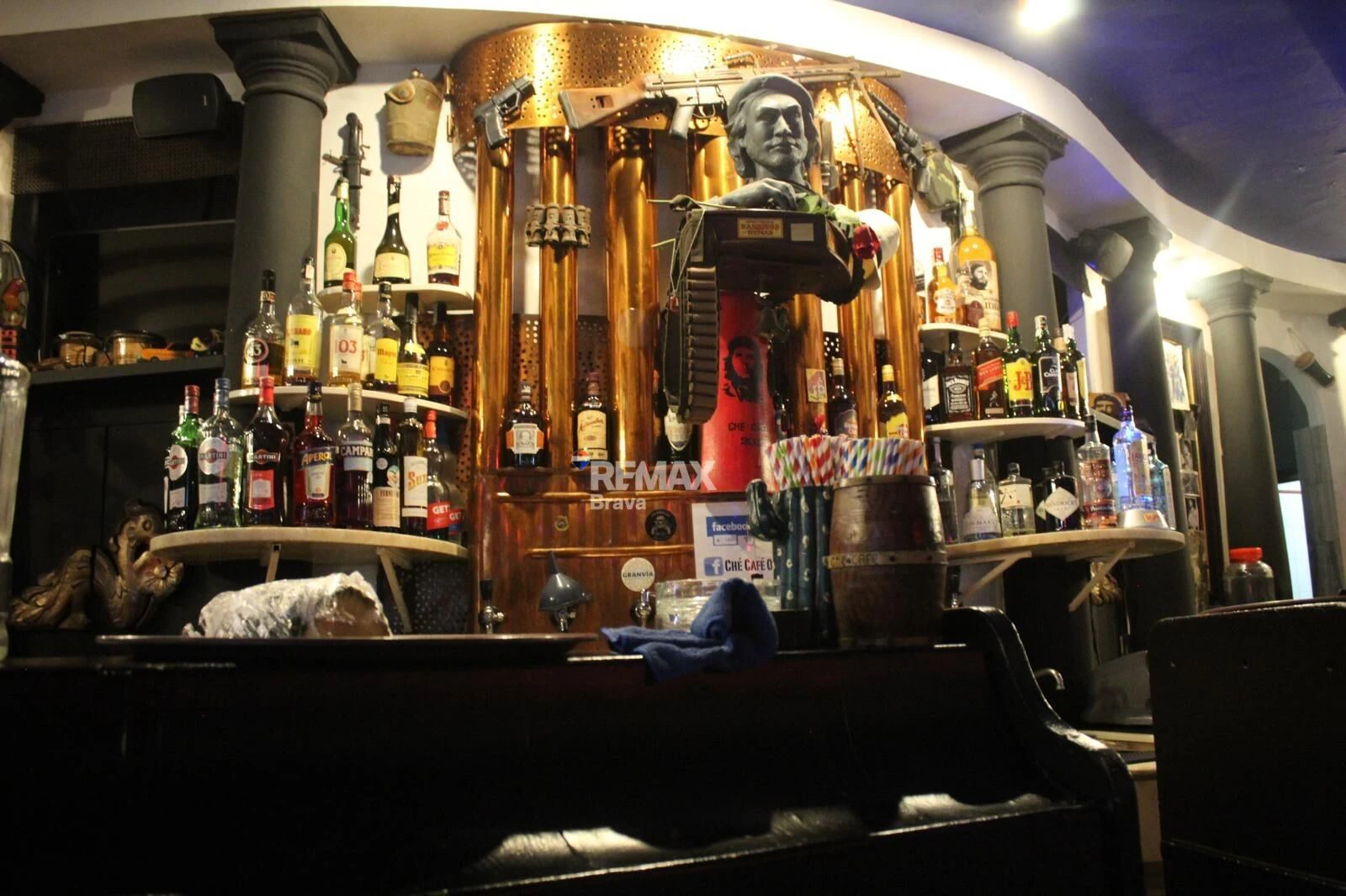 Legendario Coctel Bar de la Costa-Brava, Empuriabrava.