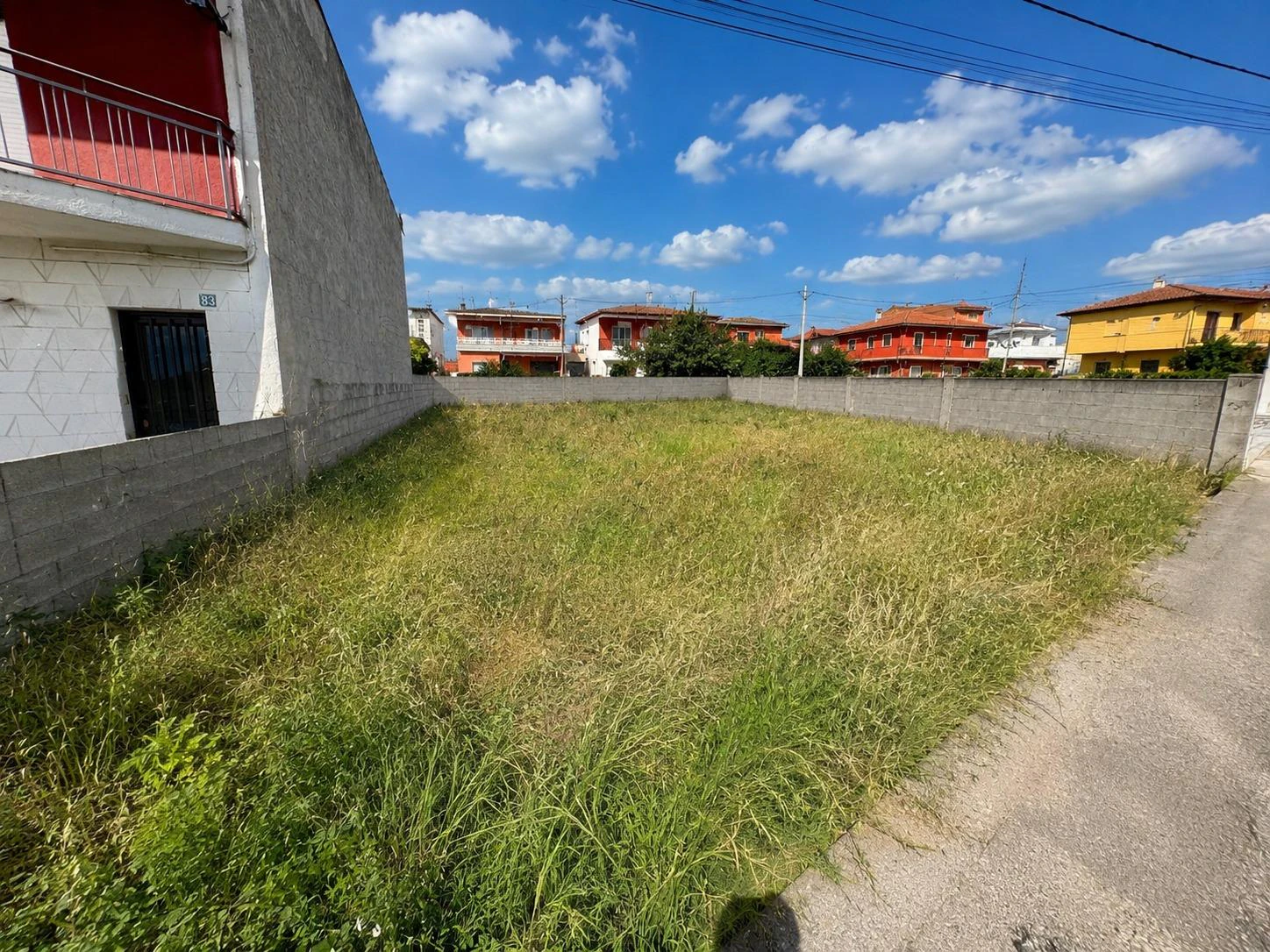 Oportunidad de inversión: terreno edificable a pie de carretera en Riudarenes