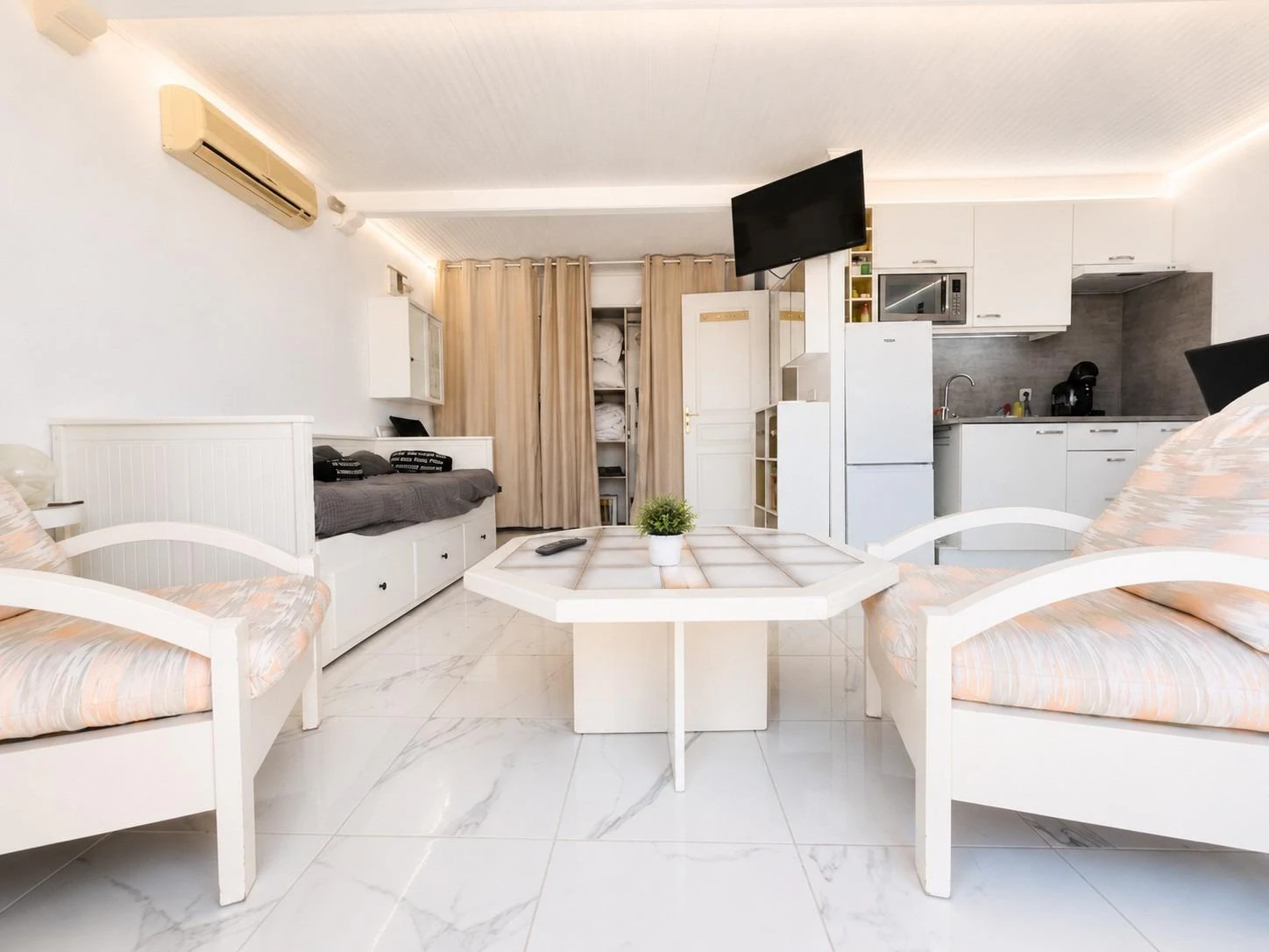 *** GELEGENHEIT IN EMPURIABRAVA: DUPLEX-PENTHOUSE MIT TOURISTENLIZENZ UND KANALBlick ***