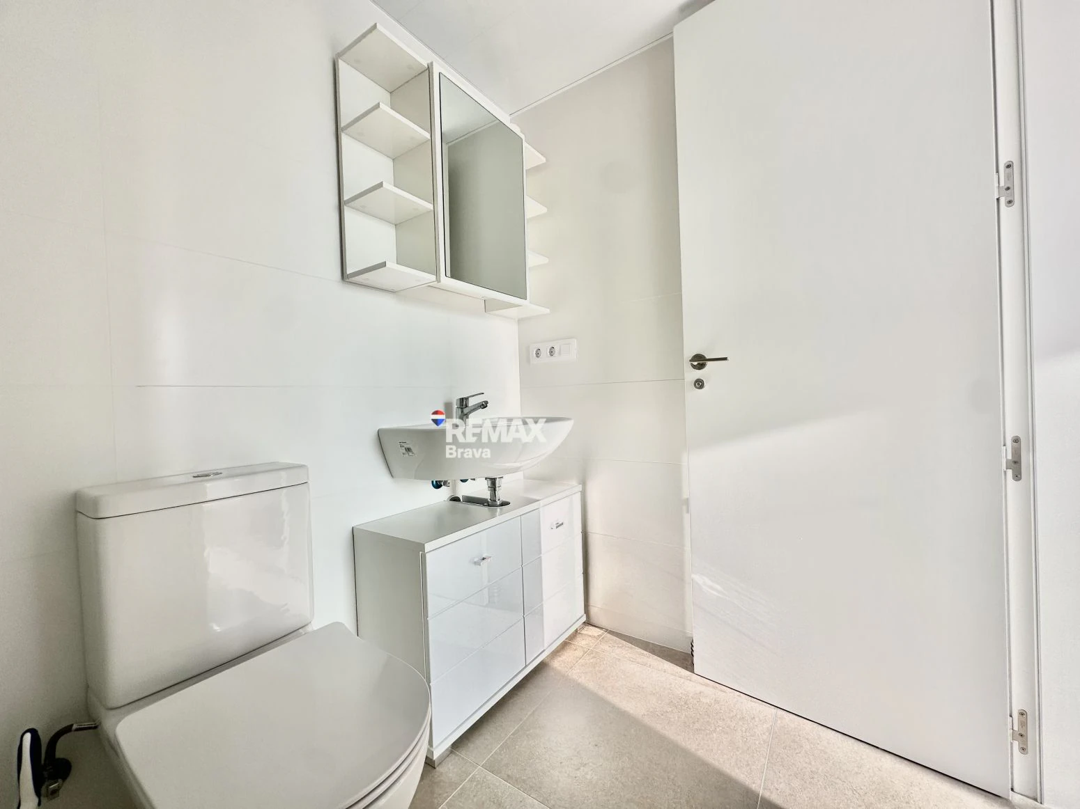 Roses, Santa Margarita | Moderno apartamento a estrenar en la Costa Brava