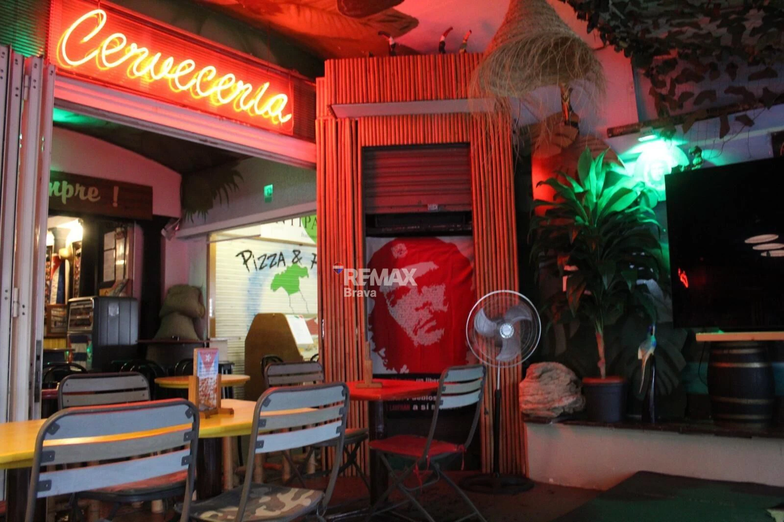 Legendario Coctel Bar de la Costa-Brava, Empuriabrava.