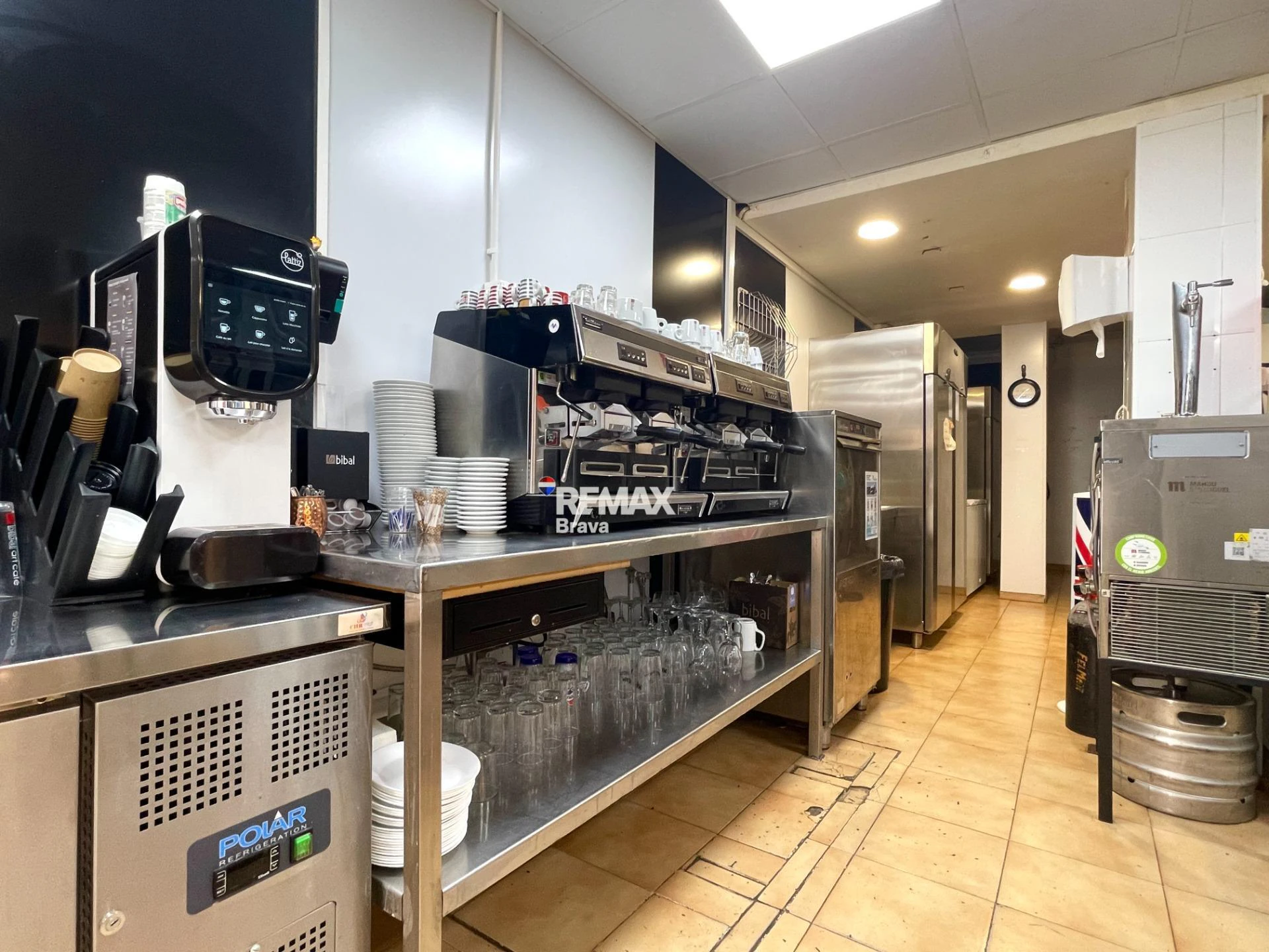 Roses, Santa Margarita: se traspasa una panadería - cafetería en pleno funcionamiento
