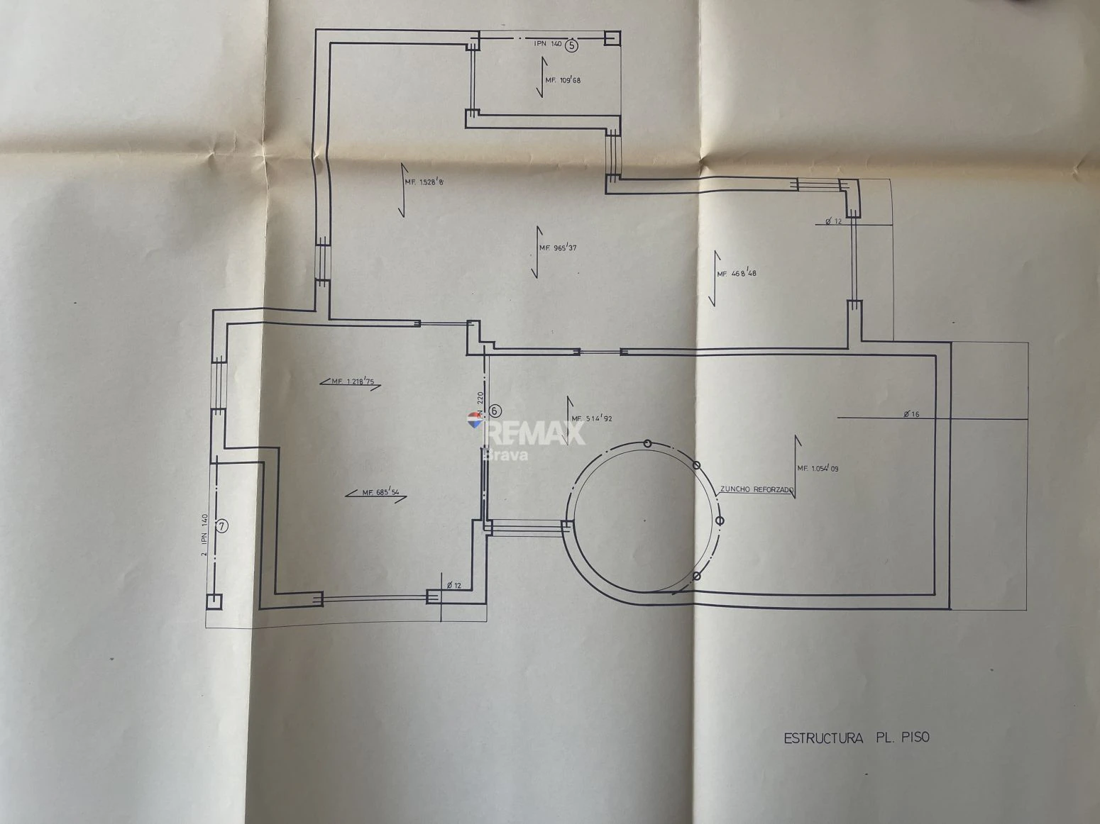 Roses – Mas Mates | Elegante villa con jardín, bodega y espacios llenos de luz
