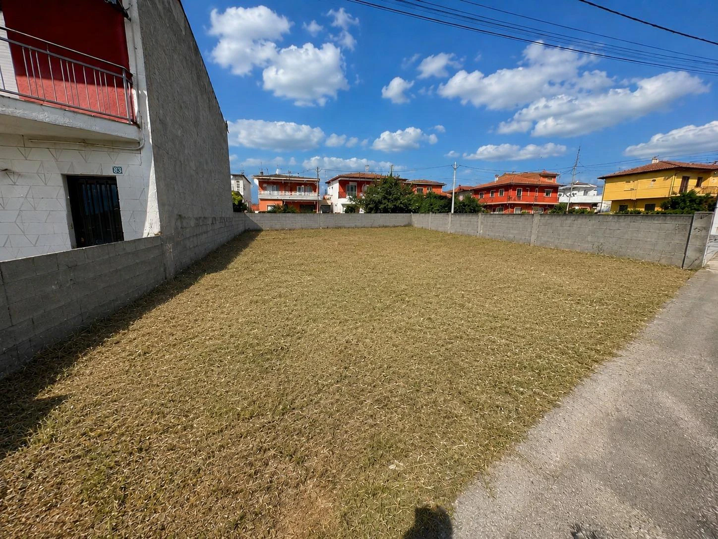 Oportunidad de inversión: terreno edificable a pie de carretera en Riudarenes