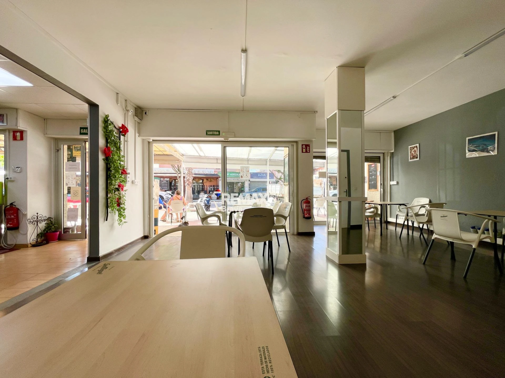Roses, Santa Margarita: se traspasa una panadería - cafetería en pleno funcionamiento