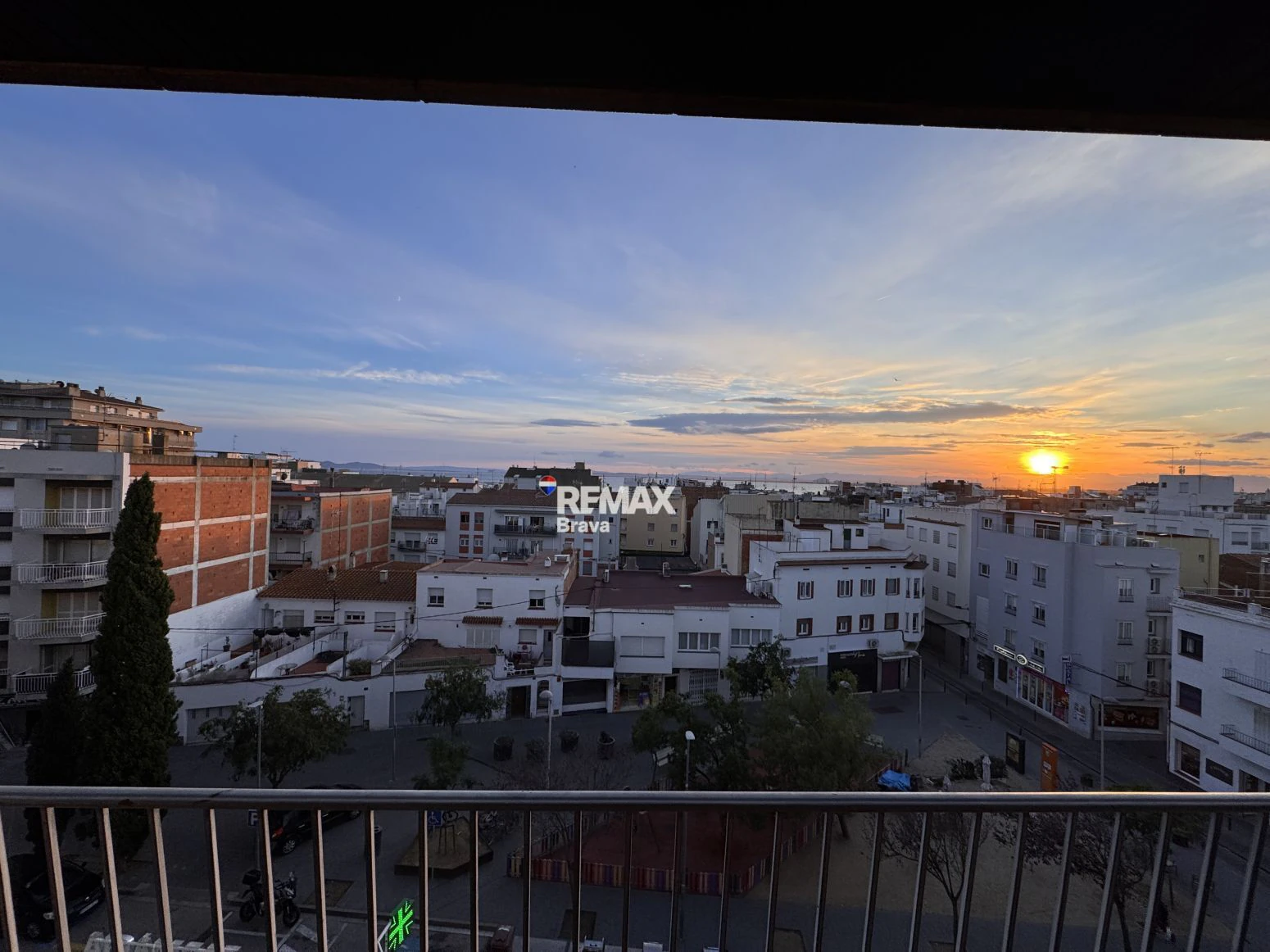 Apartamento con gran terraza y vistas al mar en pleno centro de Roses