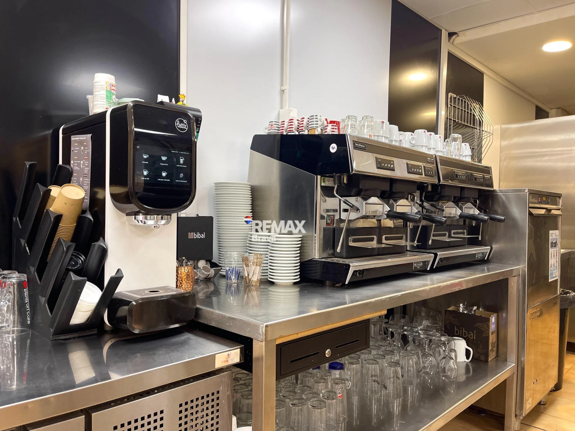 Roses, Santa Margarita: se traspasa una panadería - cafetería en pleno funcionamiento