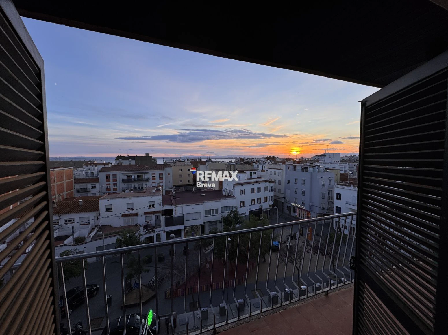 Apartamento con gran terraza y vistas al mar en pleno centro de Roses