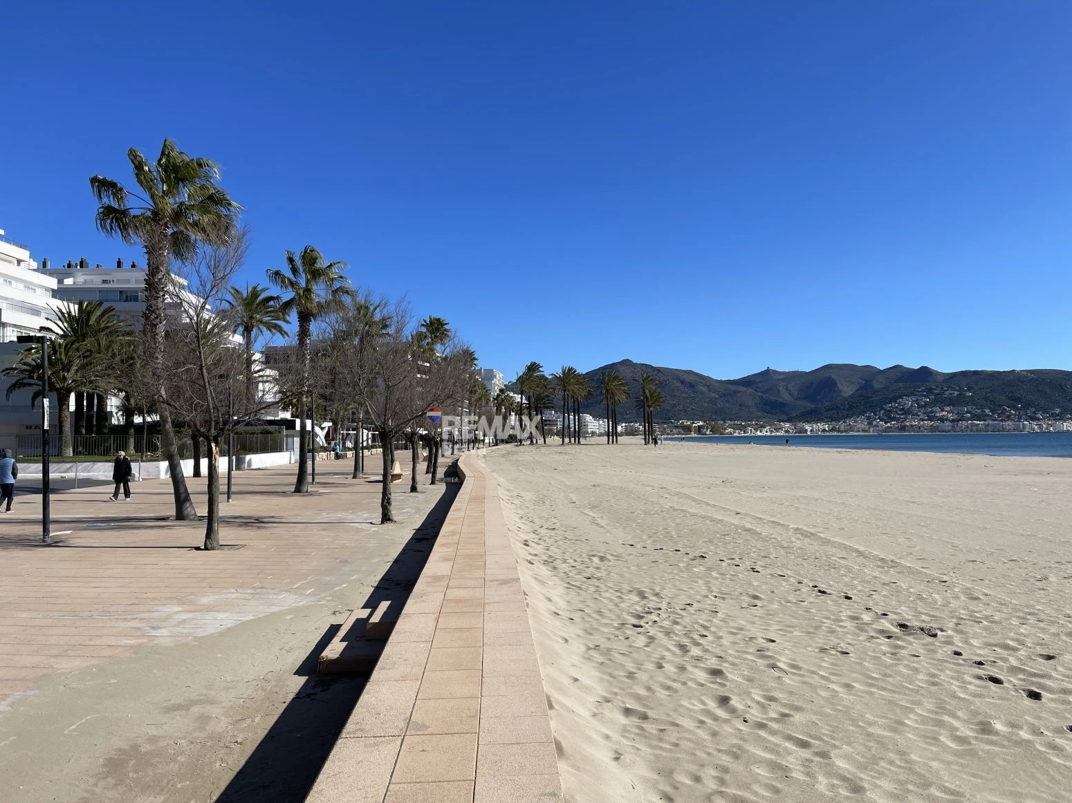 Roses | Santa Margarida: Traspaso de bar-restaurante en funcionamiento a 50 metros de la playa