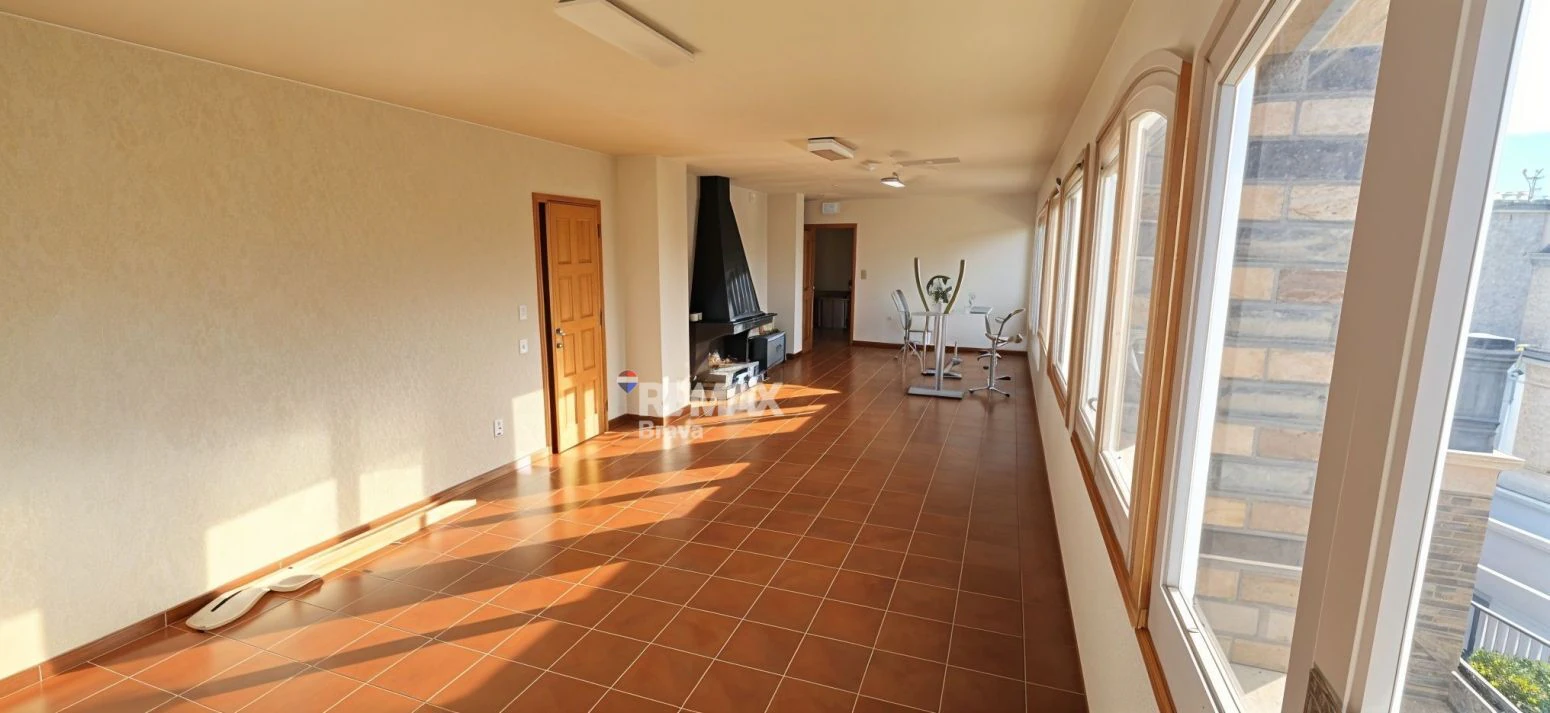 Celrà | Vivienda de grandes dimensiones con jardín, piscina y planta independiente