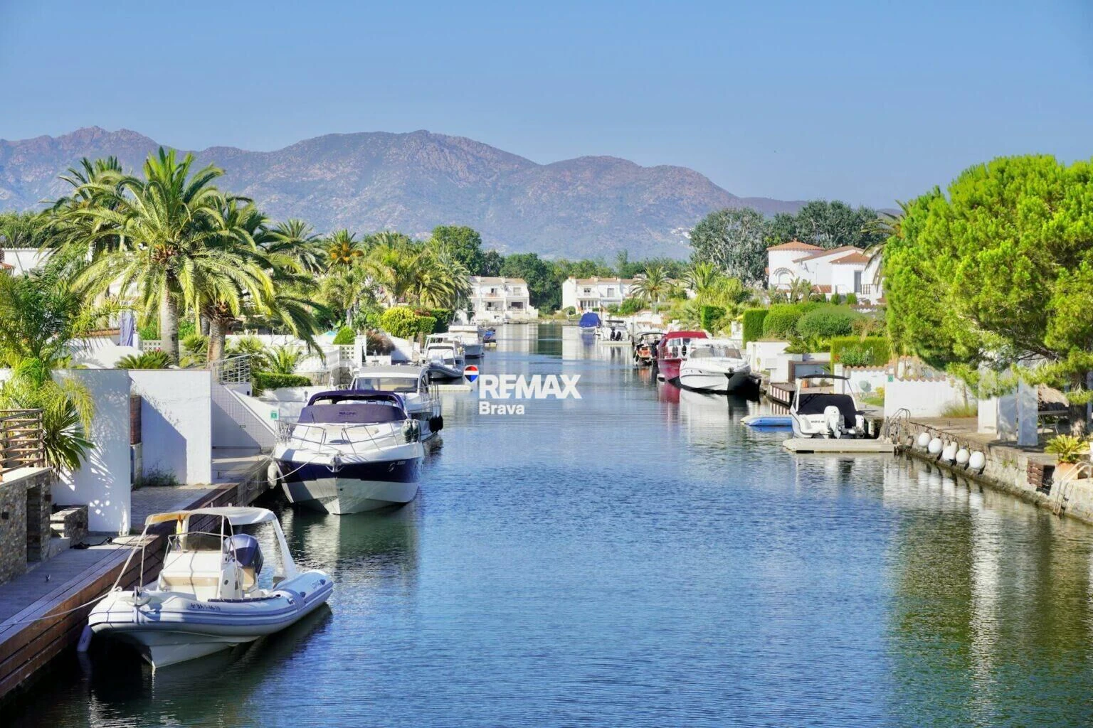 *** GELEGENHEIT IN EMPURIABRAVA: DUPLEX-PENTHOUSE MIT TOURISTENLIZENZ UND KANALBlick ***