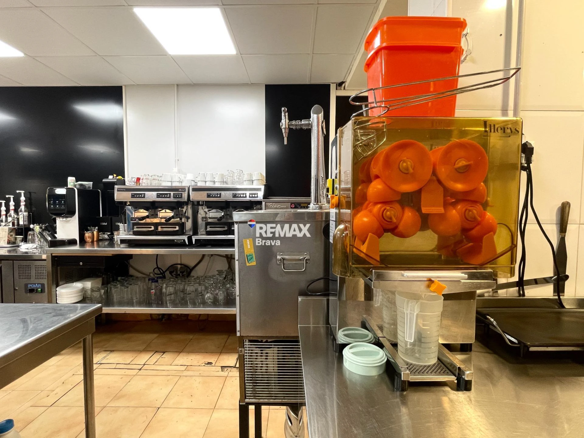 Roses, Santa Margarita: se traspasa una panadería - cafetería en pleno funcionamiento
