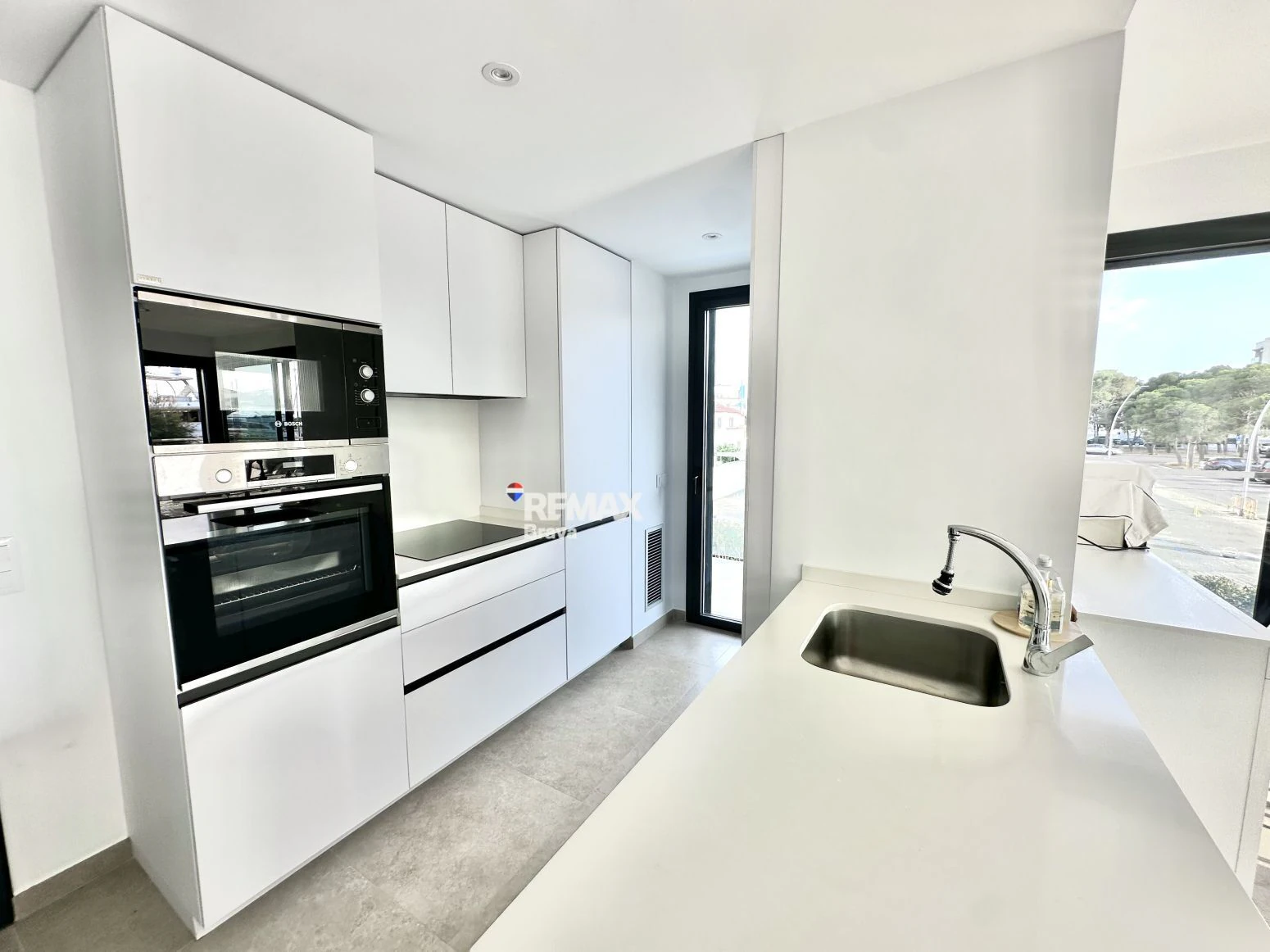 Roses, Santa Margarita | Moderno apartamento a estrenar en la Costa Brava