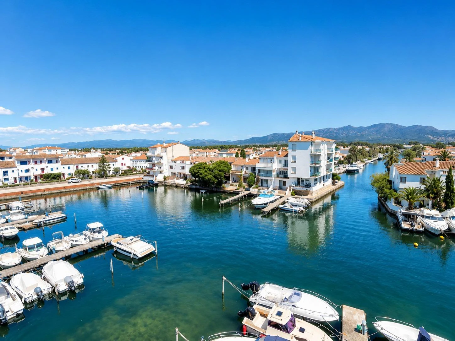 *** GELEGENHEIT IN EMPURIABRAVA: DUPLEX-PENTHOUSE MIT TOURISTENLIZENZ UND KANALBlick ***