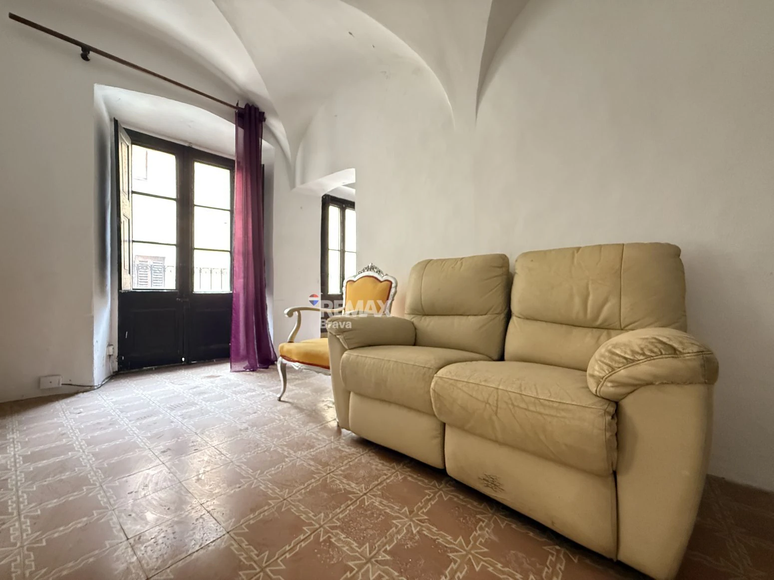 Villa for Sale in Besalu