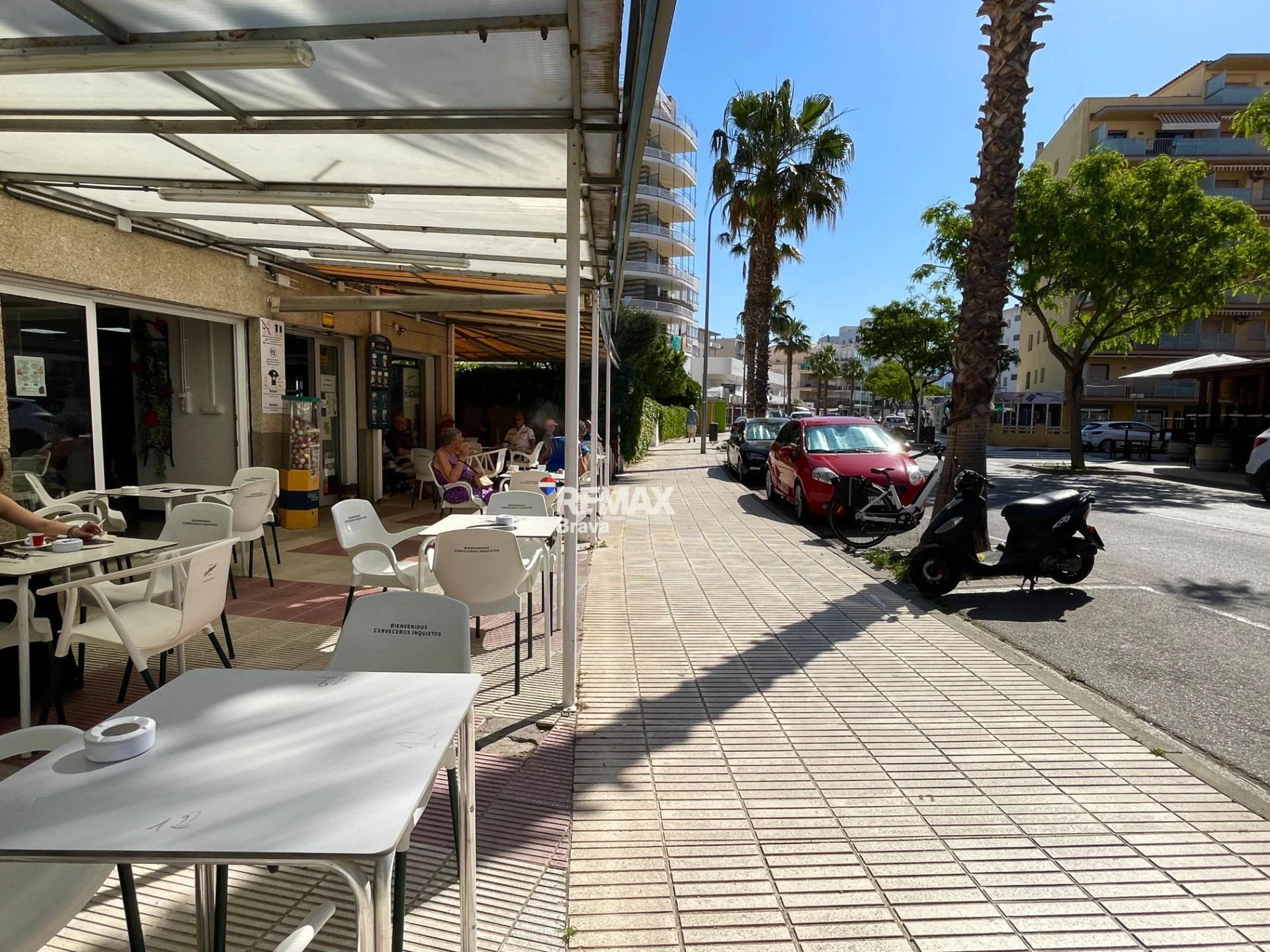 Roses, Santa Margarita: se traspasa una panadería - cafetería en pleno funcionamiento