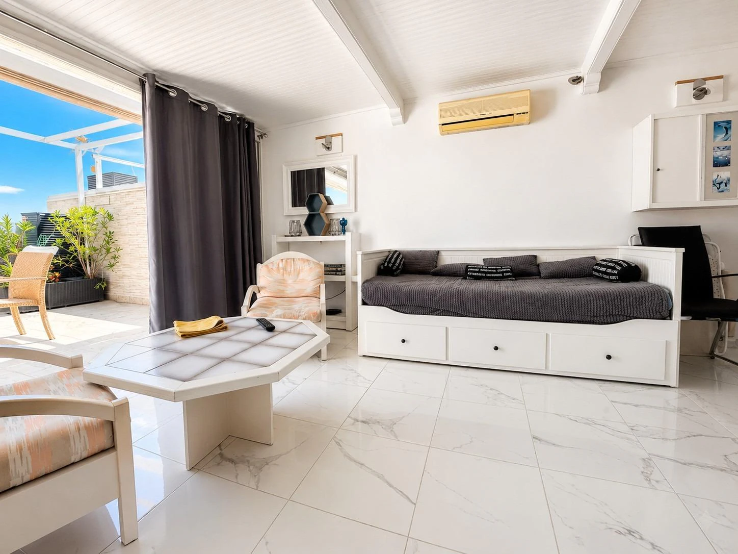 *** GELEGENHEIT IN EMPURIABRAVA: DUPLEX-PENTHOUSE MIT TOURISTENLIZENZ UND KANALBlick ***