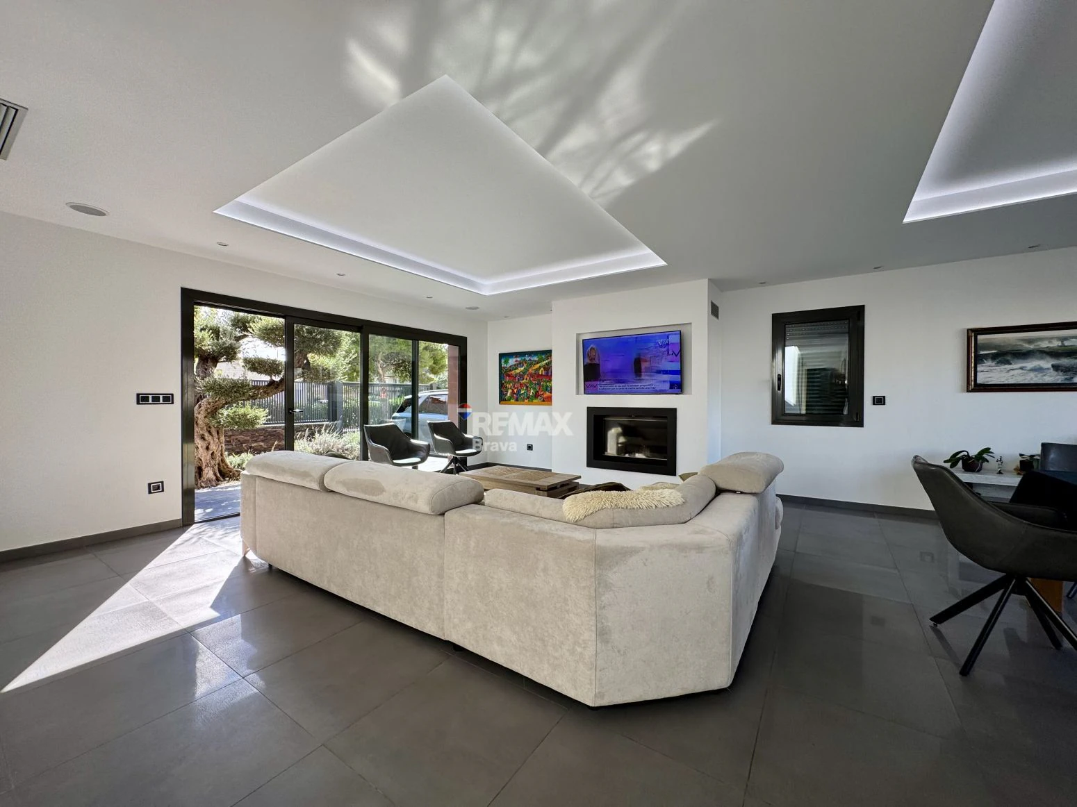 Roses – Santa Margarida | Exclusiva Casa Canal con 20 Metros de Amarre Privado