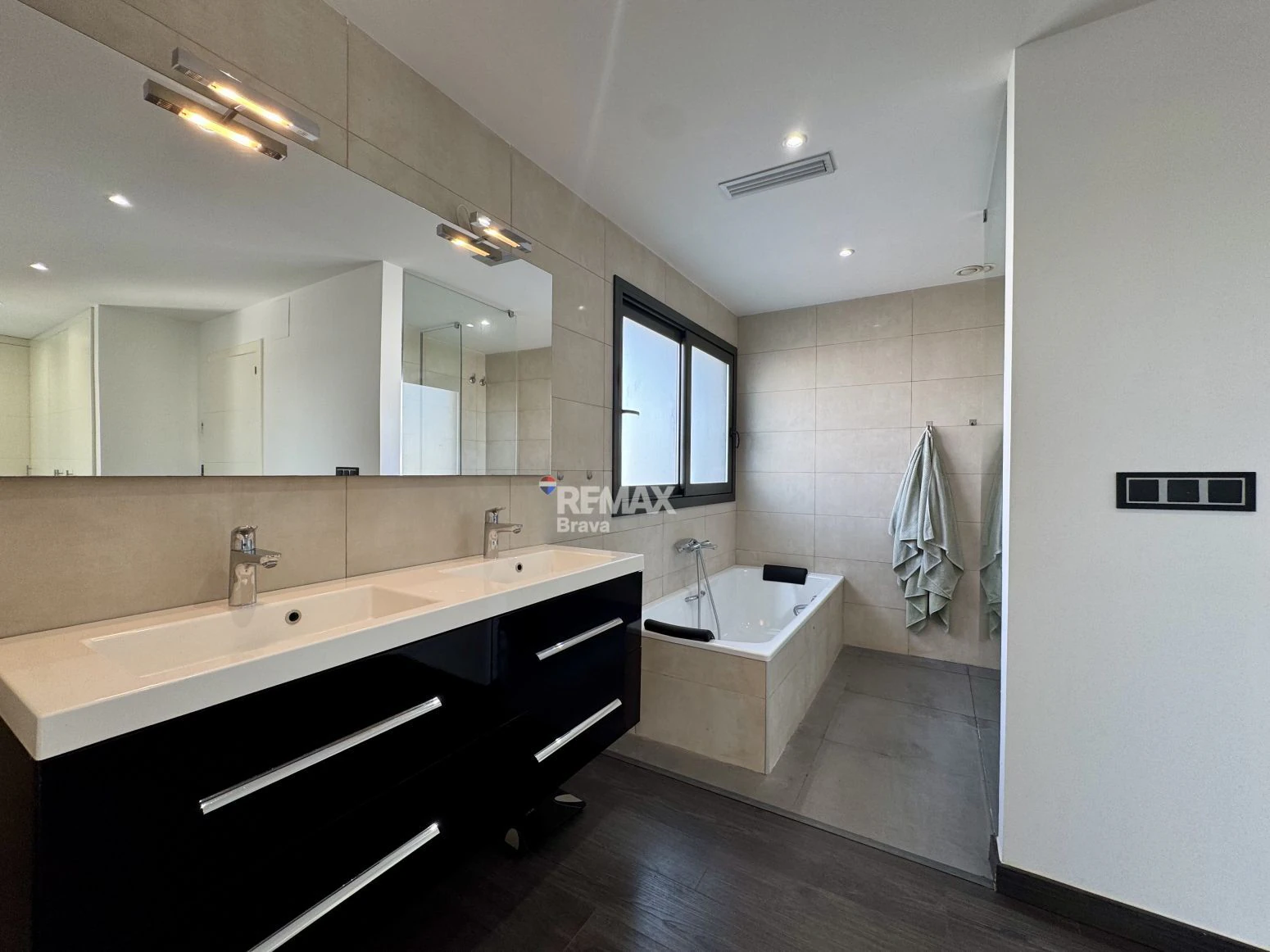 Roses – Santa Margarida | Exclusiva Casa Canal con 20 Metros de Amarre Privado
