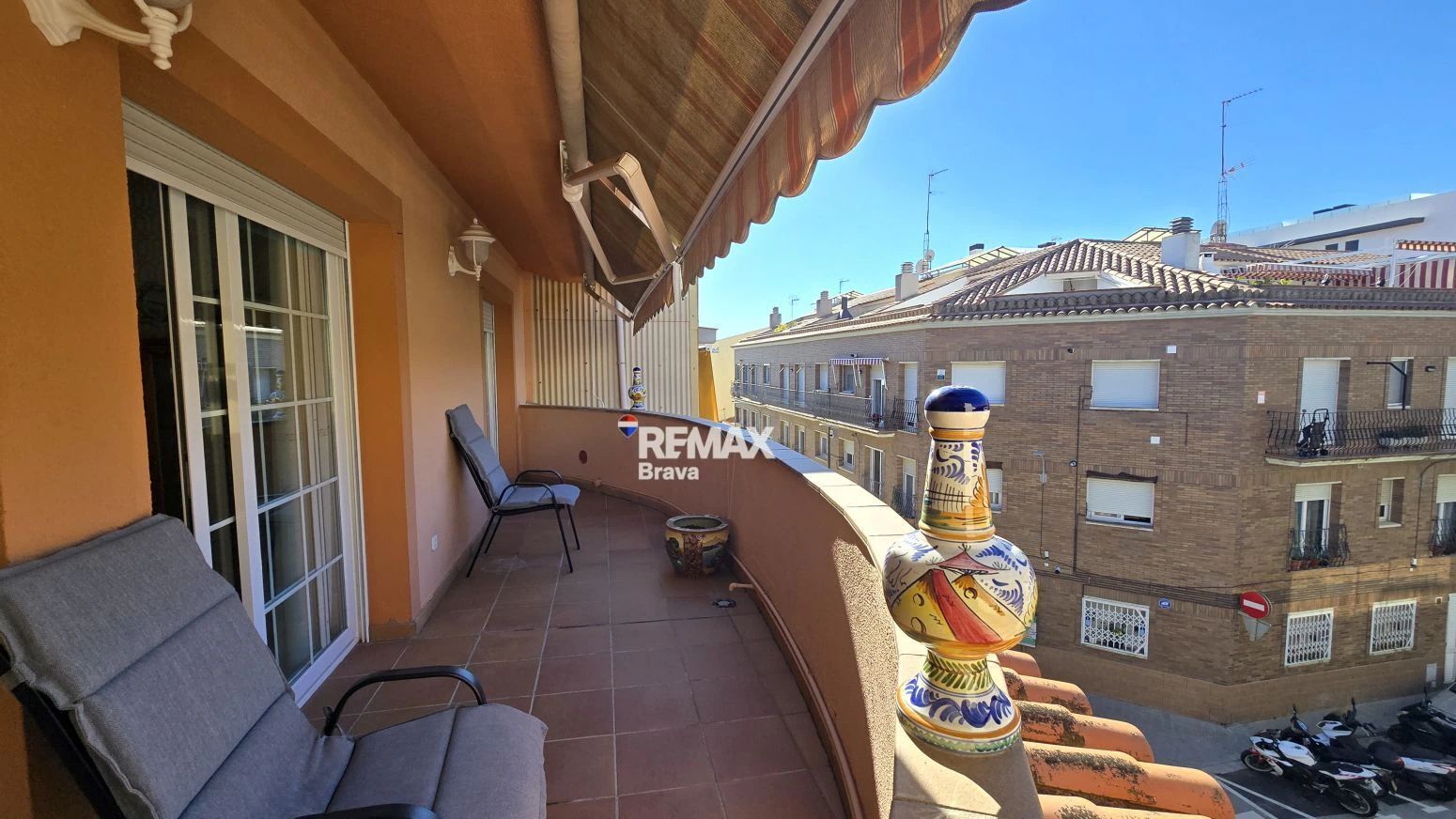 Amplia vivienda con piscina, ascensor y garaje cerca de la playa en Pineda de Mar