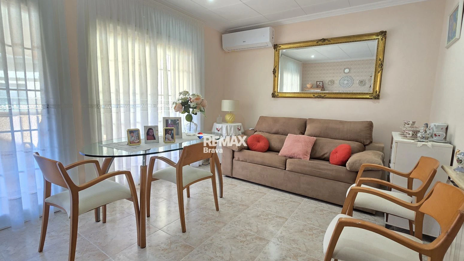 Amplia vivienda con piscina, ascensor y garaje cerca de la playa en Pineda de Mar