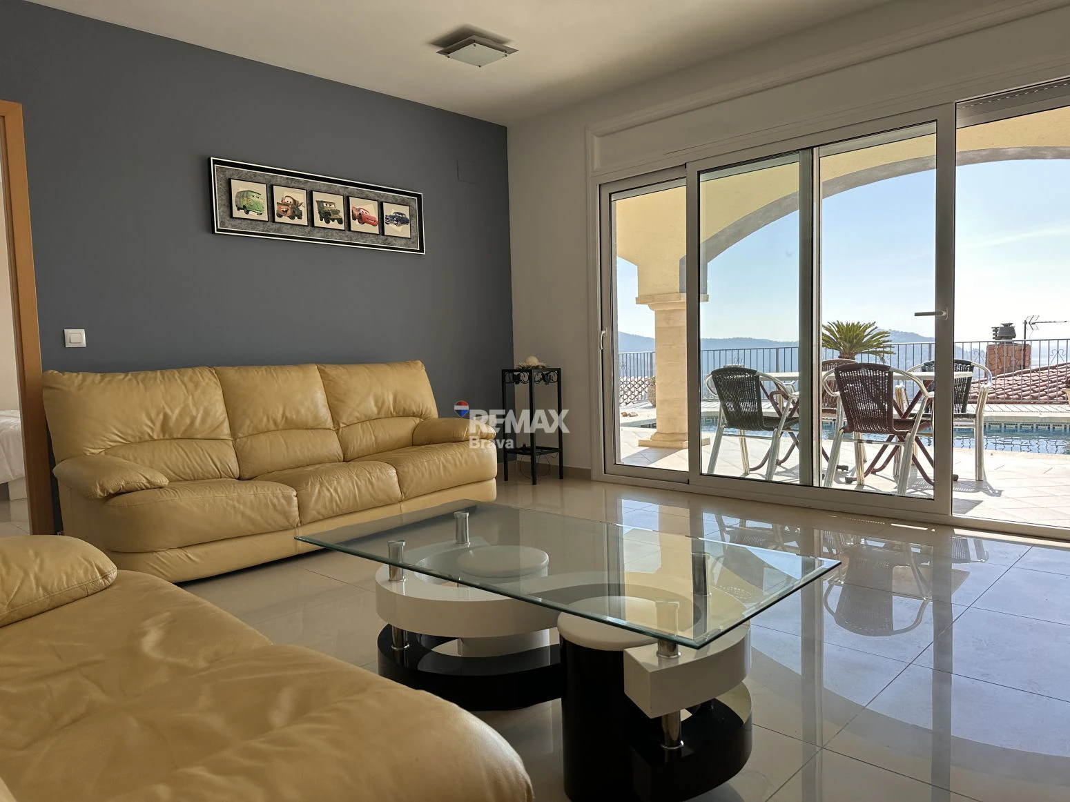 Roses · Exclusiva casa unifamiliar con vistas al mar y dos viviendas independientes · RE/MAX Brava