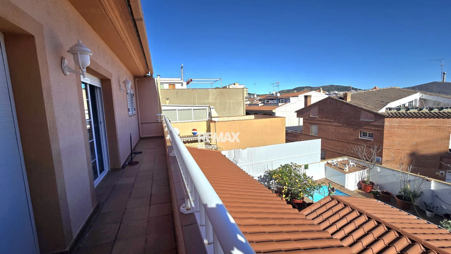 Amplia vivienda con piscina, ascensor y garaje cerca de la playa en Pineda de Mar