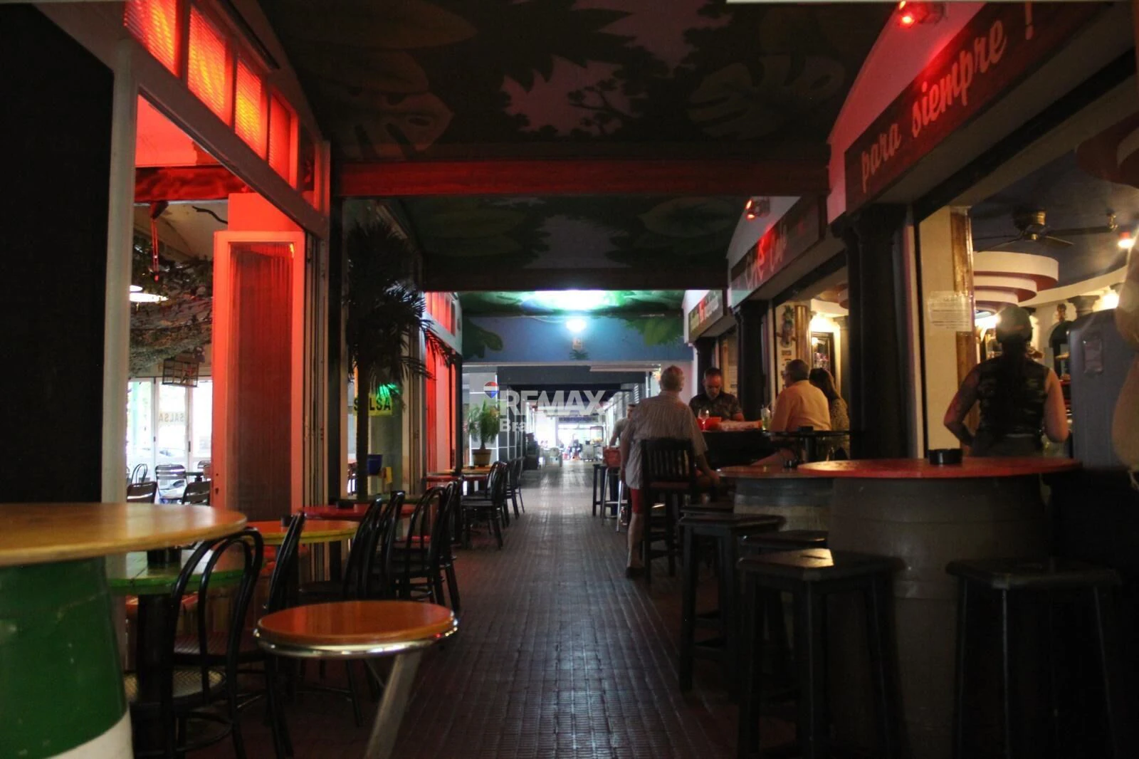Empuriabrava | Traspaso de emblemático Cocktail Bar con 21 años de trayectoria y clientela consolidada