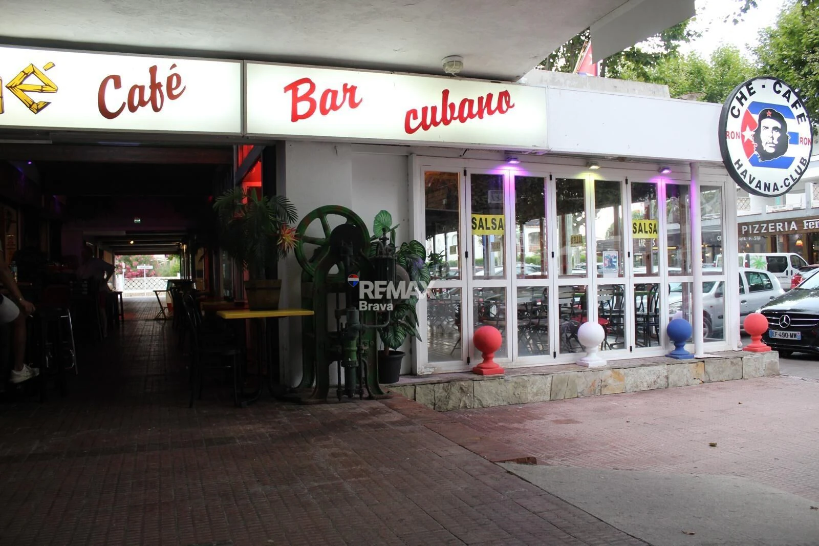 Empuriabrava | Traspaso de emblemático Cocktail Bar con 21 años de trayectoria y clientela consolidada