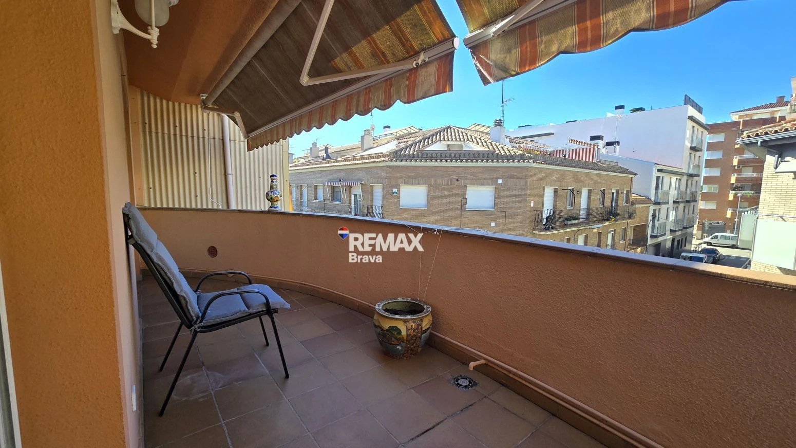 Pineda de Mar | Amplia vivienda con piscina privada, ascensor y garaje a pocos minutos de la playa