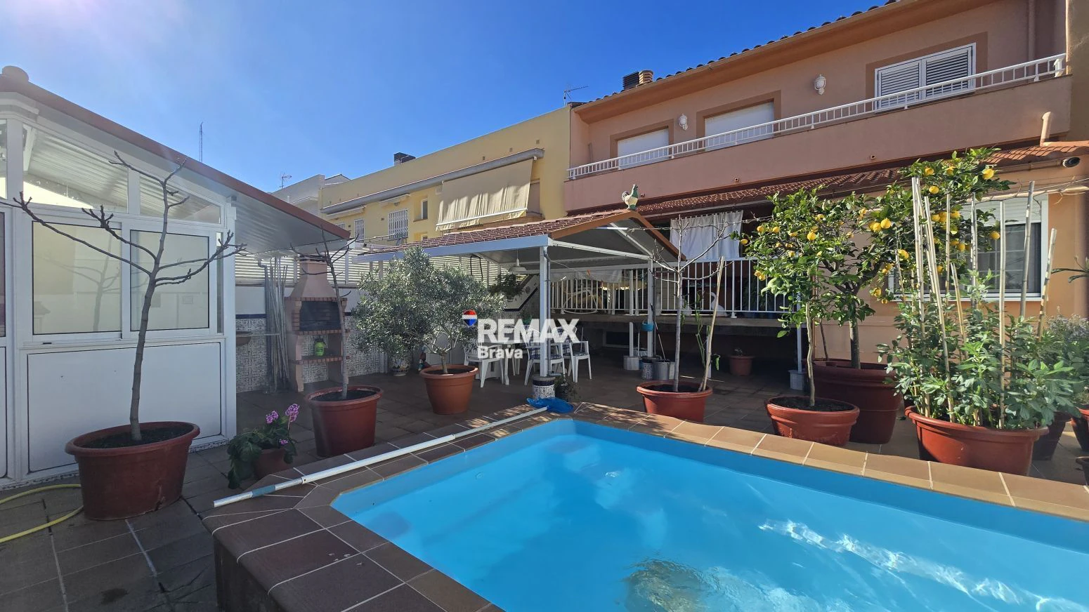 Pineda de Mar | Amplia vivienda con piscina privada, ascensor y garaje a pocos minutos de la playa