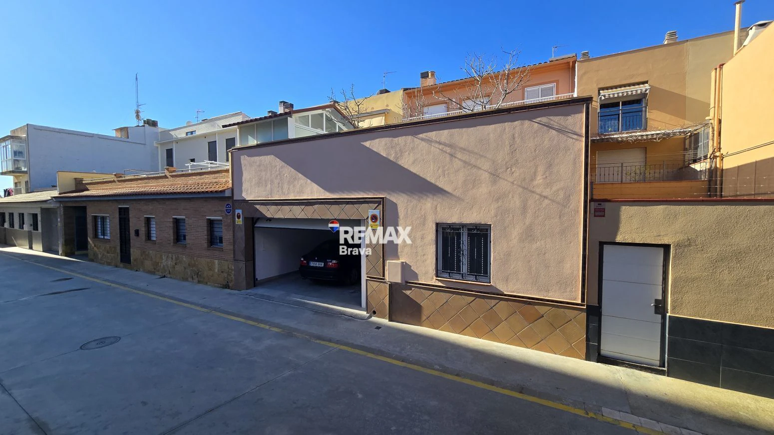 Pineda de Mar | Amplia vivienda con piscina privada, ascensor y garaje a pocos minutos de la playa