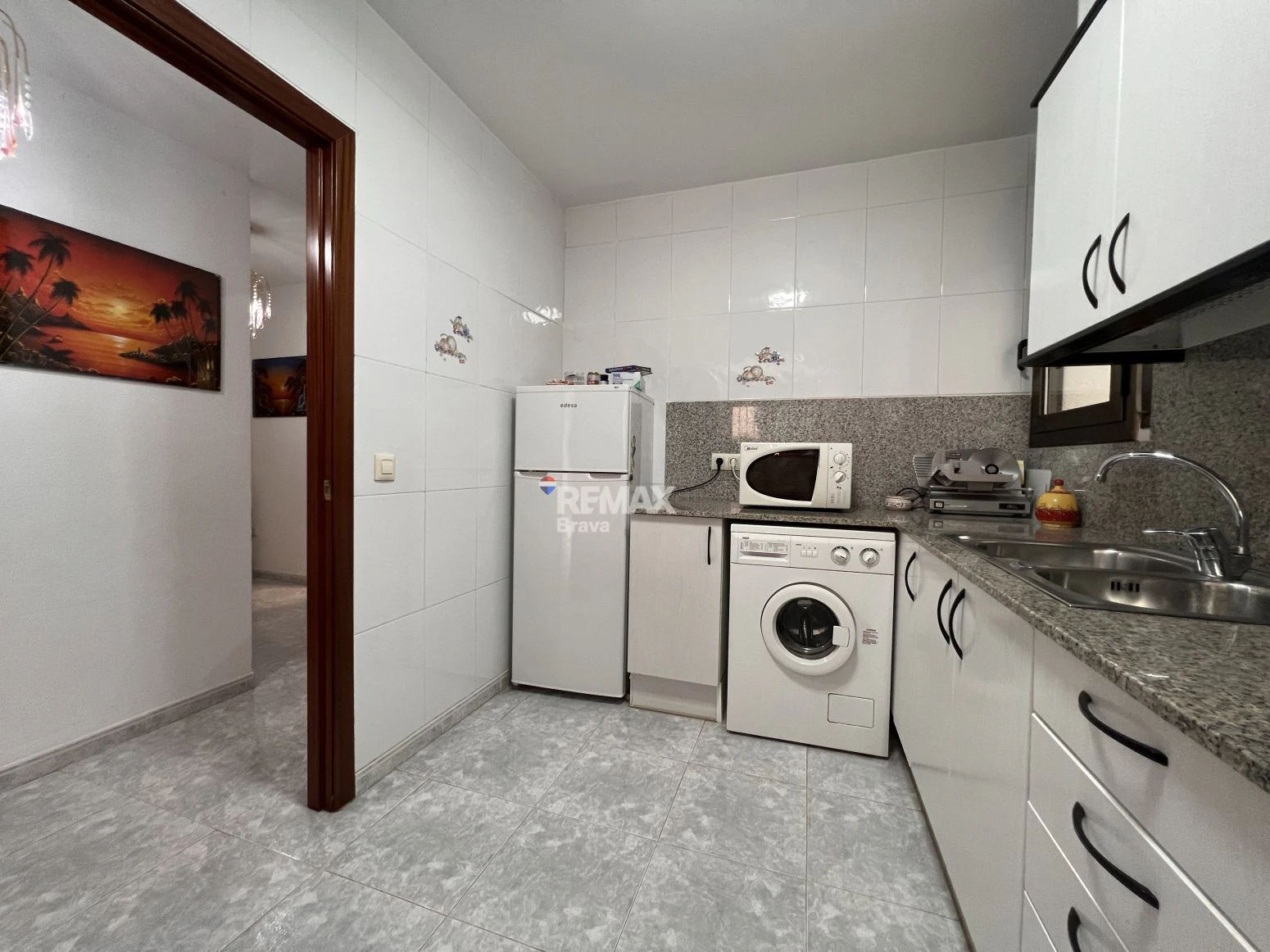 Roses | Apartamento en primera línea de mar con gran terraza y piscina comunitaria
