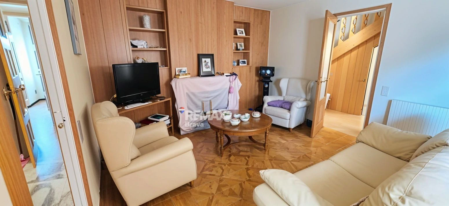 Celrà | Vivienda de grandes dimensiones con jardín, piscina y planta independiente