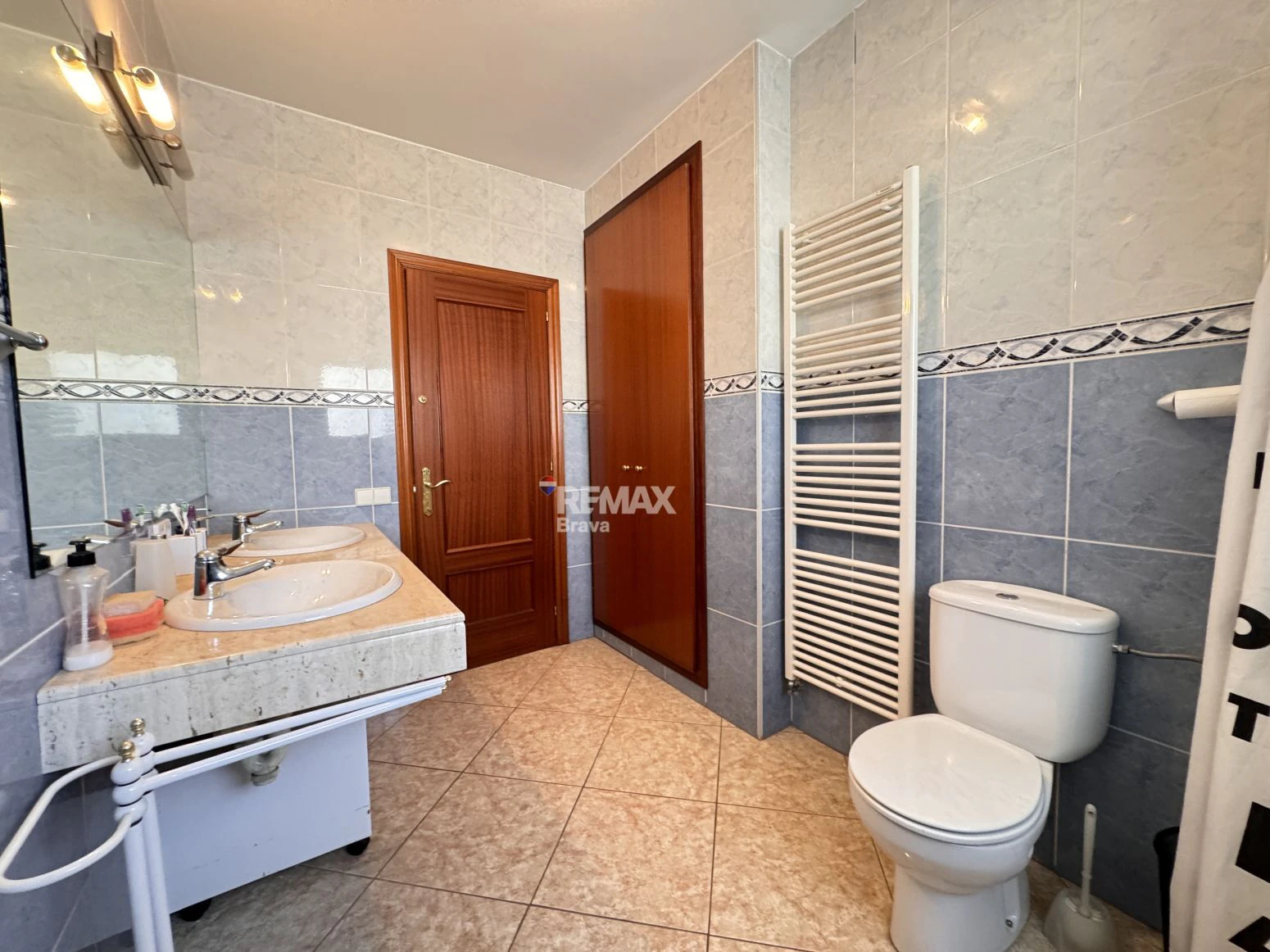 Empuriabrava – Sector Requesens | Chalet con piscina privada, jardín y amplias terrazas