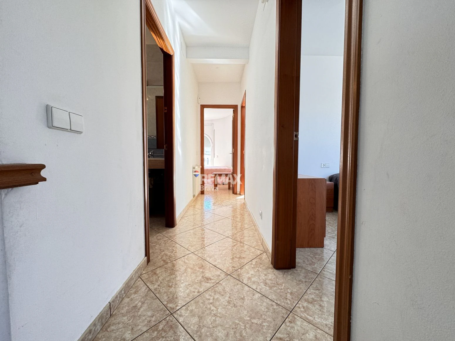 Empuriabrava – Sector Requesens | Chalet con piscina privada, jardín y amplias terrazas