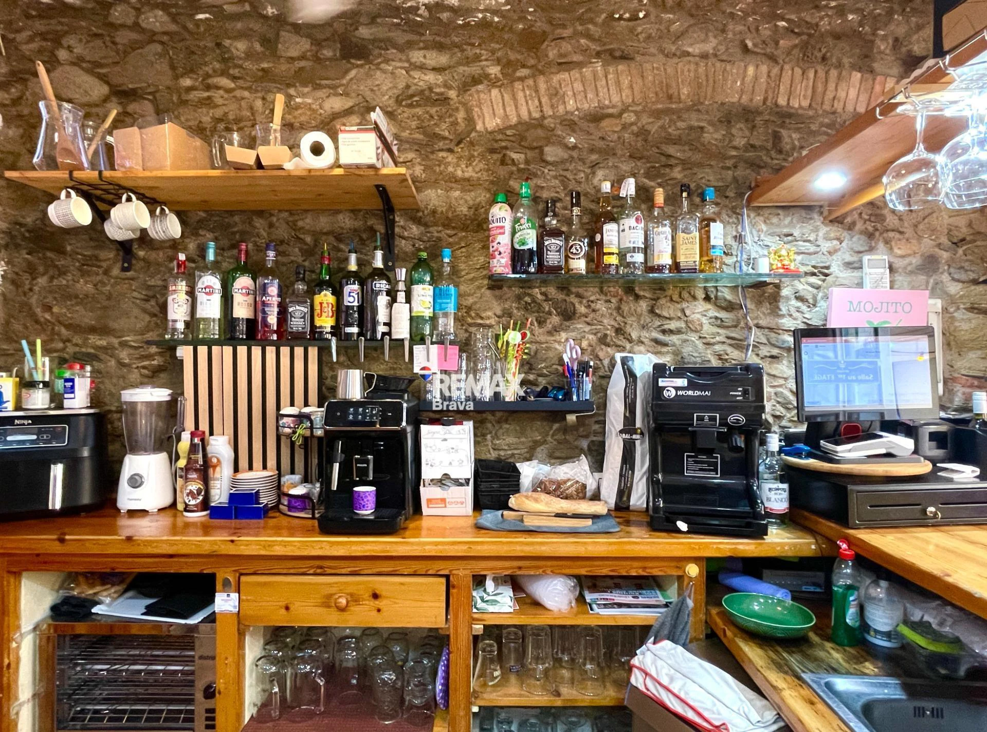 Roses, Centro: se traspasa un negocio de bar tapas a 150m del mar