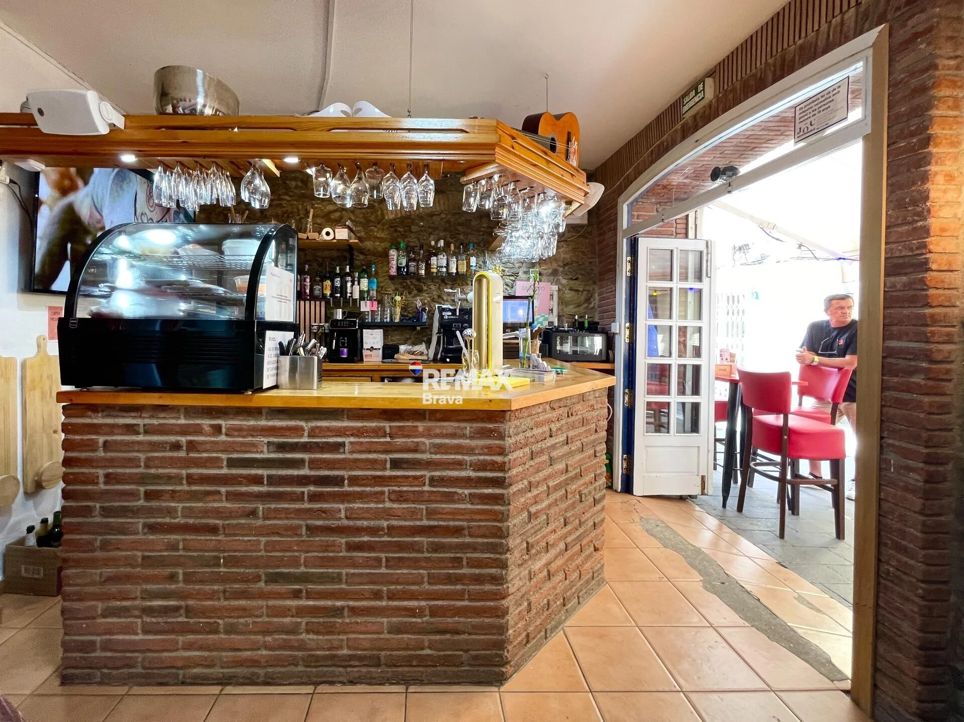 Roses, Centro: se traspasa un negocio de bar tapas a 150m del mar