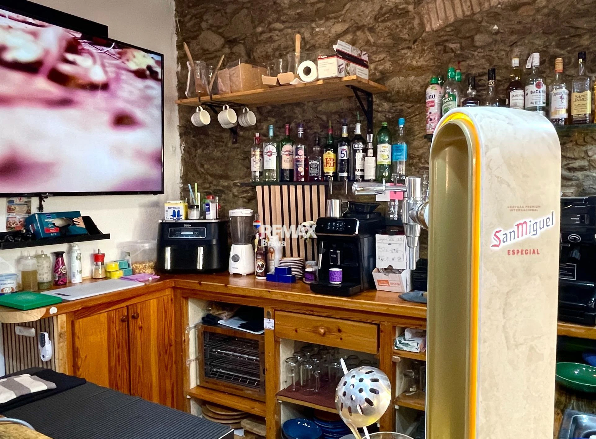 Roses, Centro: se traspasa un negocio de bar tapas a 150m del mar