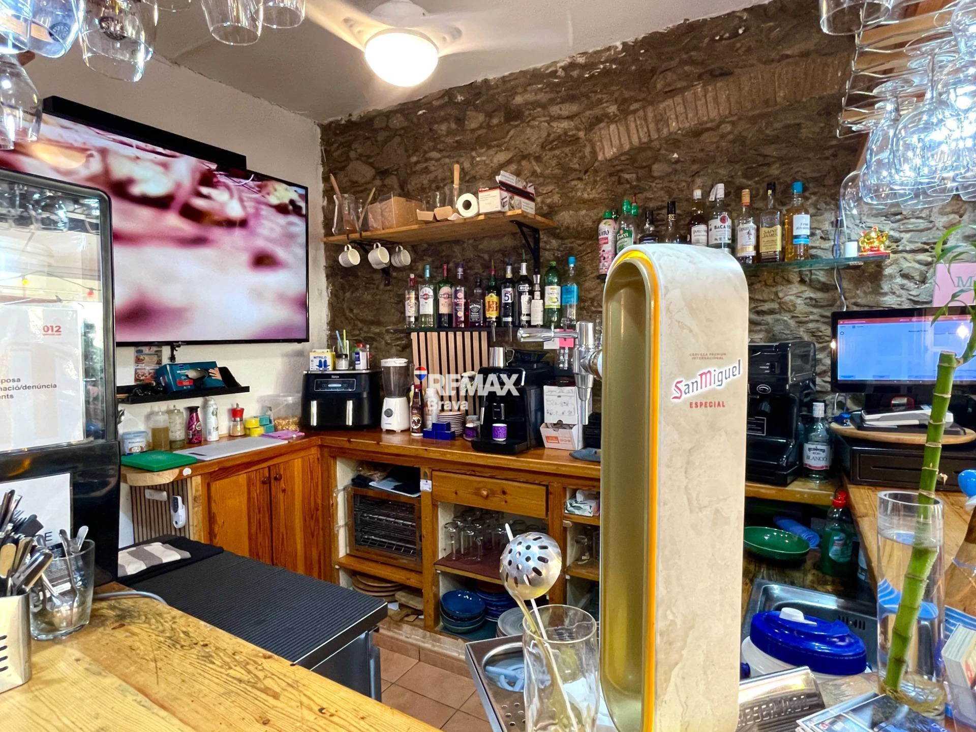 Roses, Centro: se traspasa un negocio de bar tapas a 150m del mar