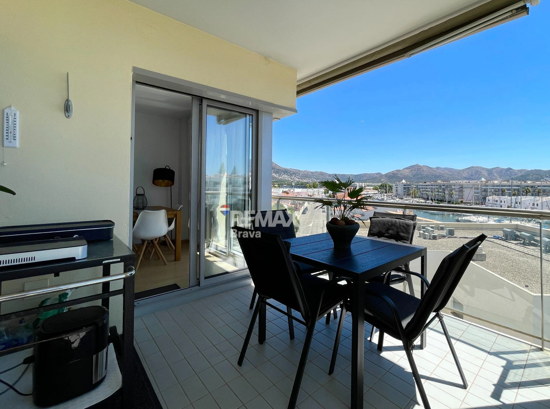 Roses, Santa Margarita: Apartamento con vistas al mar, ascensor, parking y trastero.