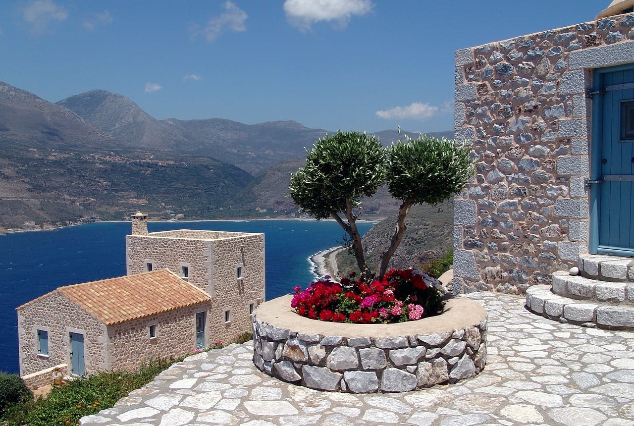 Terraces and outdoor spaces gain popularity in luxury farmhouses