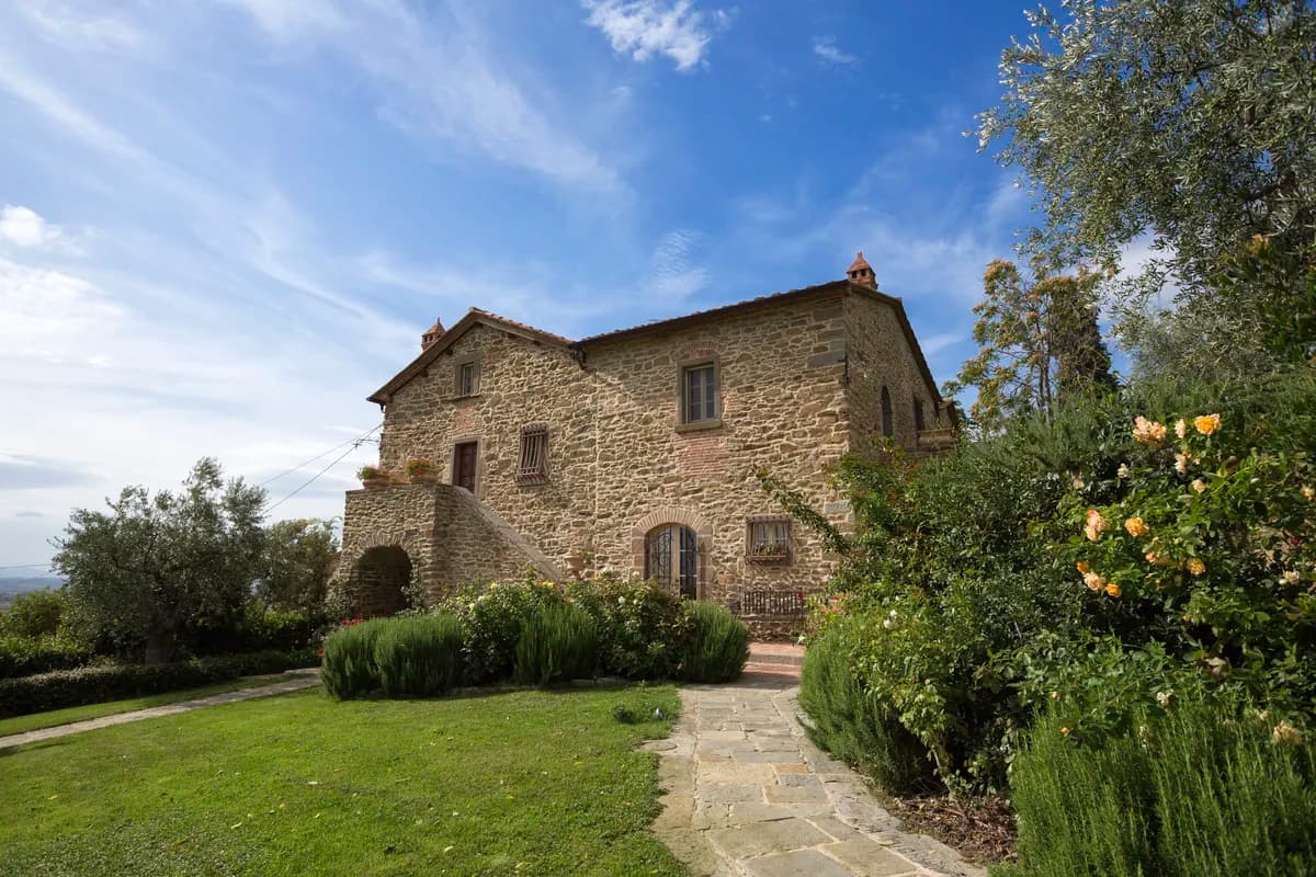 Where can I find farmhouses for sale in Catalonia?